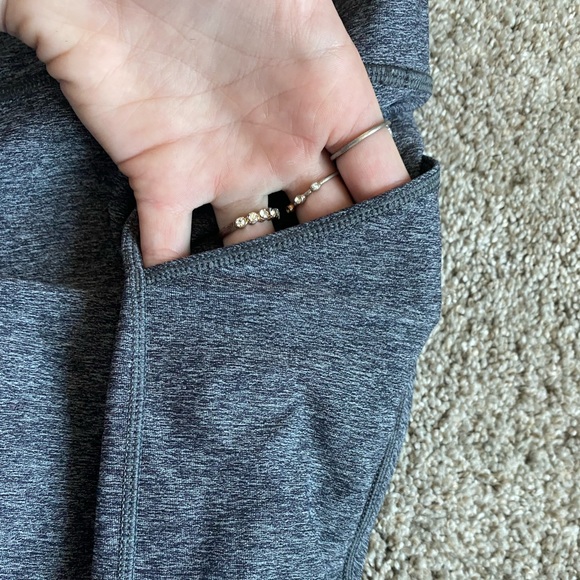 Heathered Black Crop - Picture 5 of 7